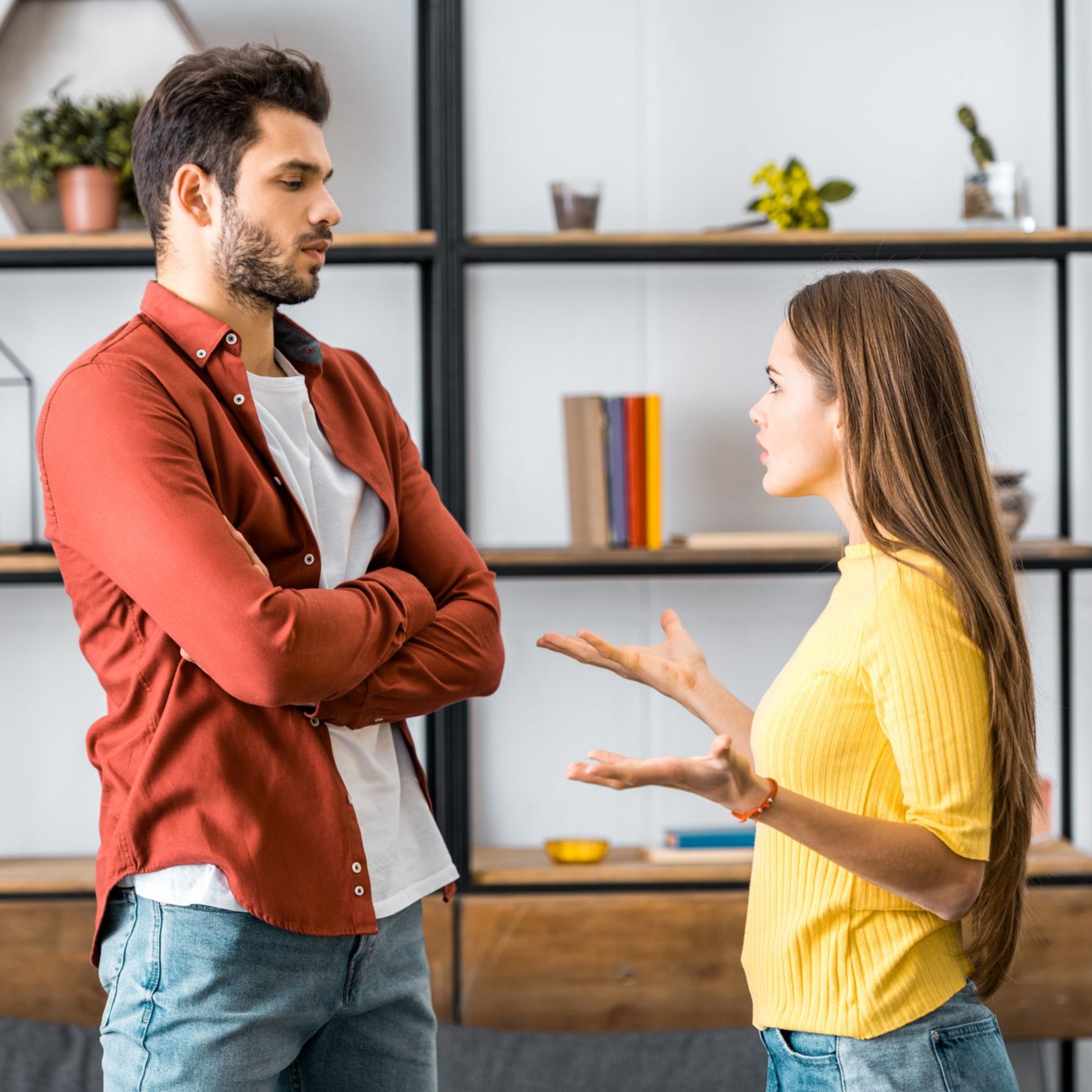 Pareja discutiendo